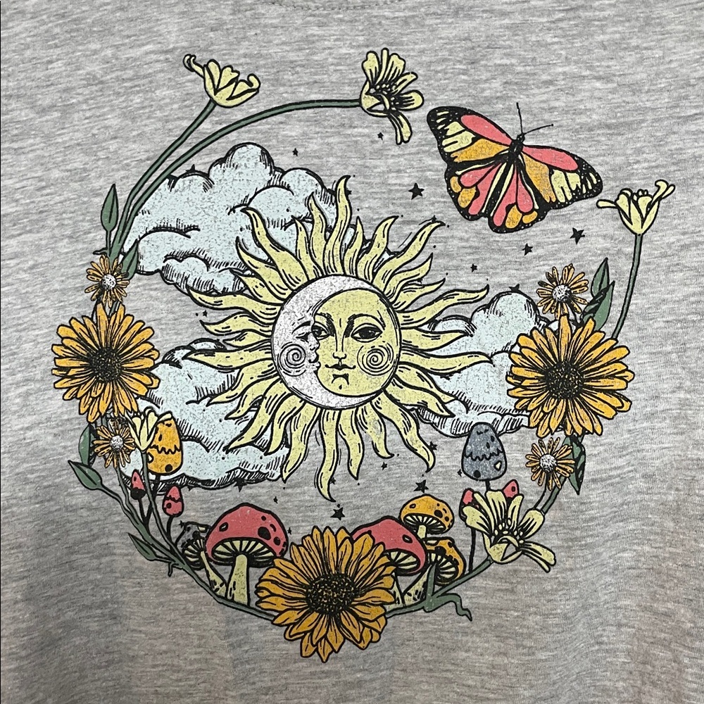 Wonder Up size XS (1) Heather Gray Sun, Moon, Stars, Mushrooms, and Floral Tee - Picture 3 of 5